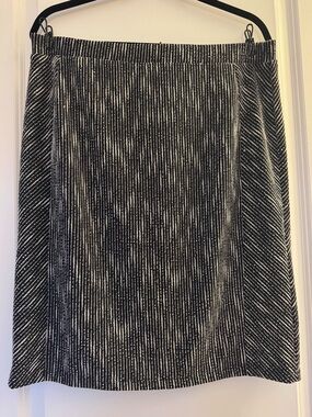 Banana Republic Factory Black and White Pencil Skirt